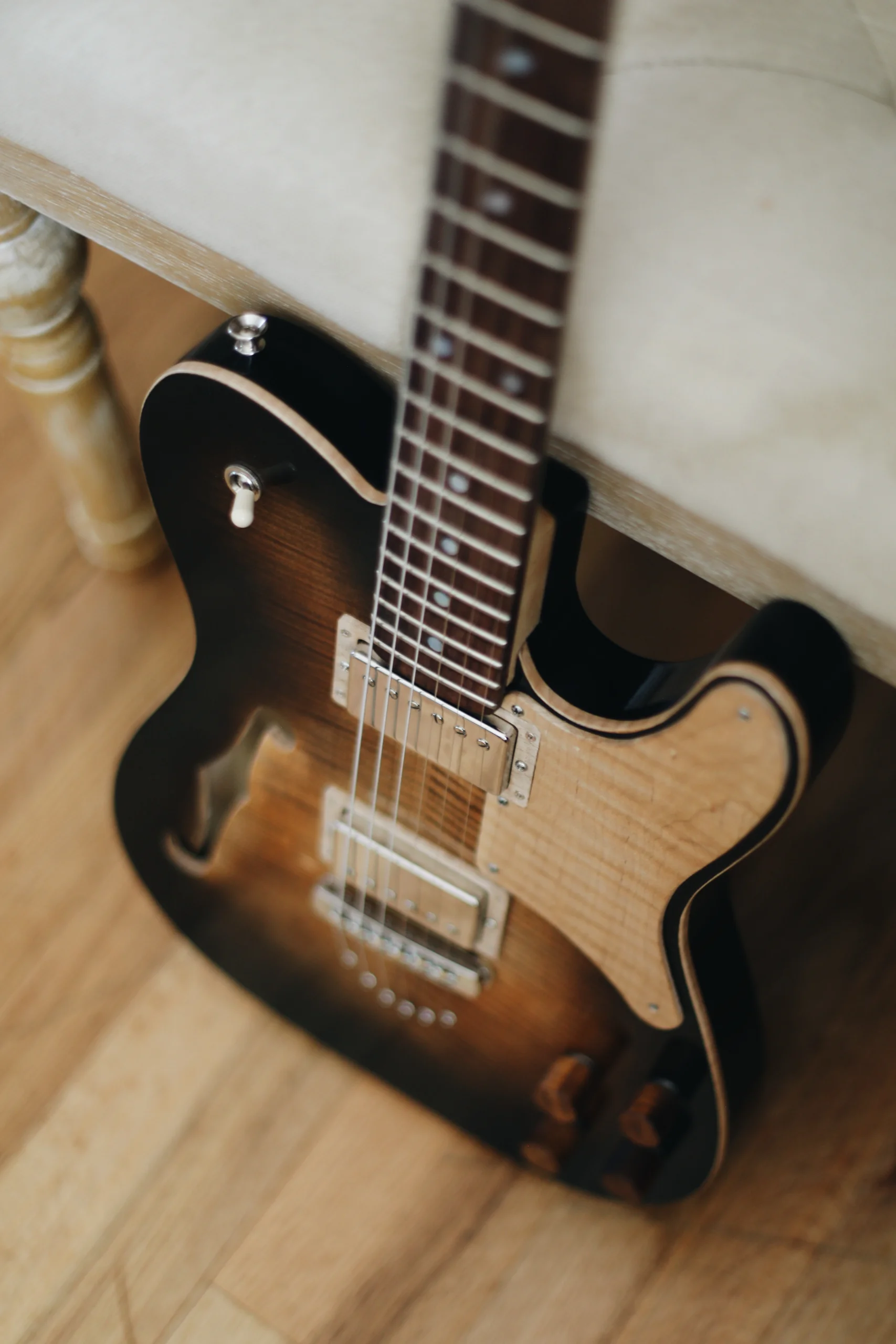 Clarus AS | Tobacco Burst — detail